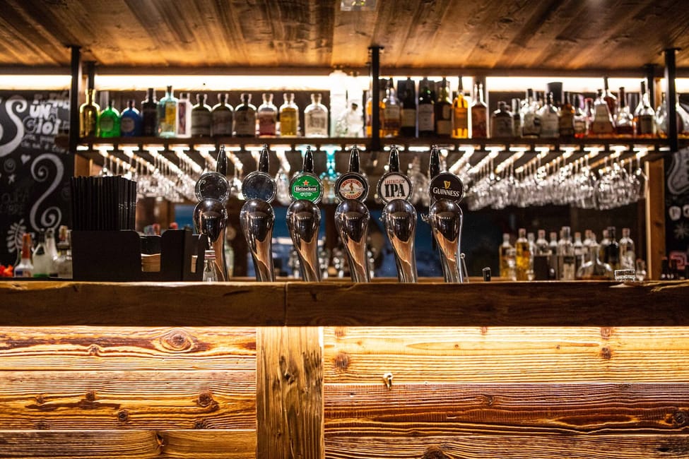 Alagna Mira Hotels Pub 02